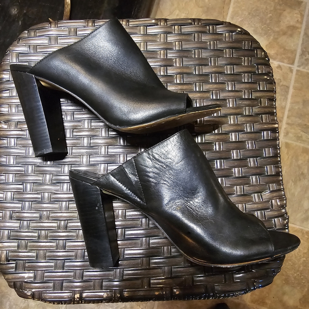 Black Open-Toe Block Heel Mules - Womens - Picture 5 of 14